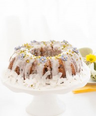 Gluten-free Vegan Carrot Cake Recipe with Icing #Easter #Coconut #healthy