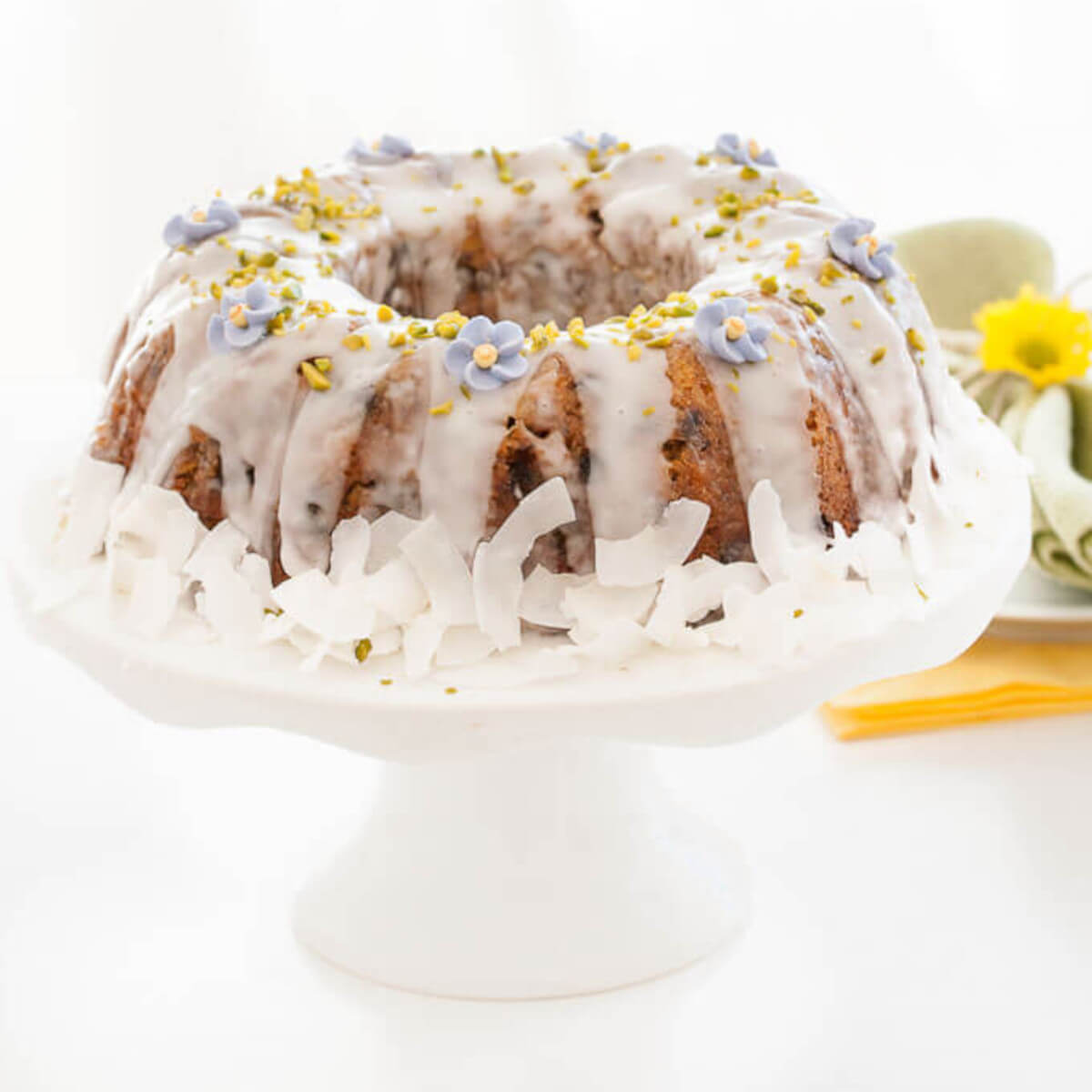 Gluten-free Vegan Carrot Cake Recipe with Icing #Easter #Coconut #healthy