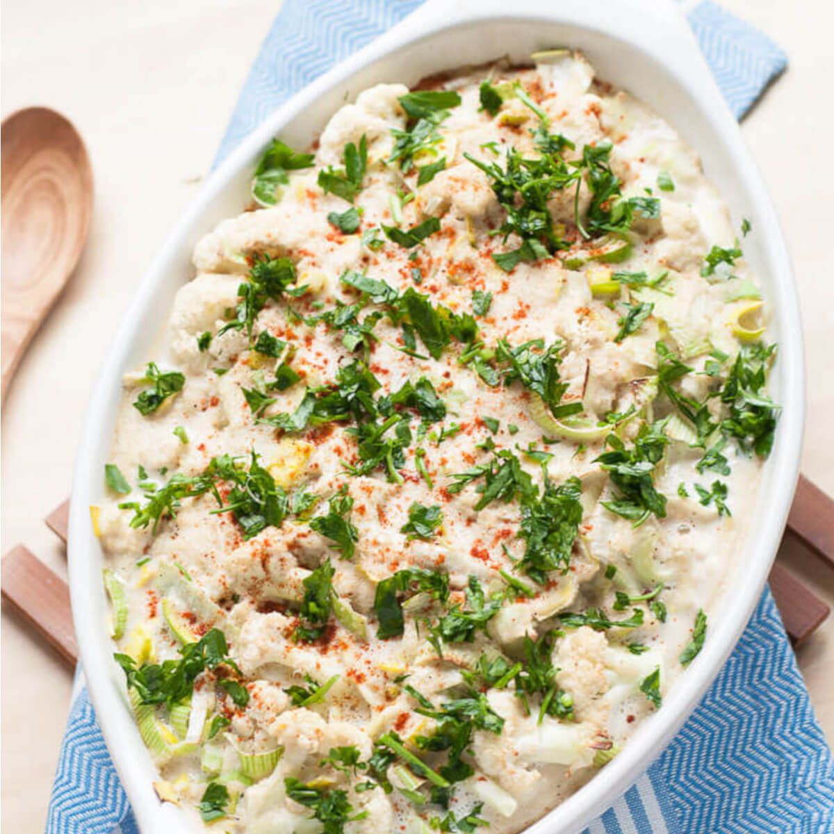 Vegan Cauliflower Leek Casserole with Garlic Cashew Sauce - Vegan Family Recipes #dinner #comfort food