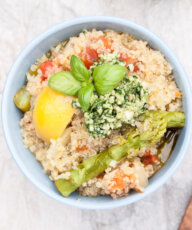 One Pot Lemon Asparagus Quinoa Recipe topped with a Rocket (Arugula) Pesto | VeganFamilyRecipes.com | #vegan #dairyfree