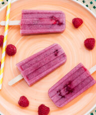 Creamy Chia Raspberry Popsicles that are easy to make and super delicious! #vegan# dairyfree #healthy