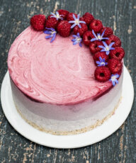 Vegan Raspberry Cheesecake Recipe /// VeganFamilyRecipes.com /// #cleaneating #glutenfree