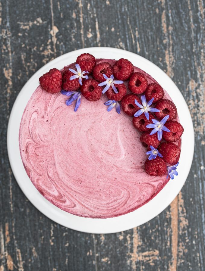 Vegan Raspberry Cheesecake Recipe /// VeganFamilyRecipes.com /// #cleaneating #glutenfree