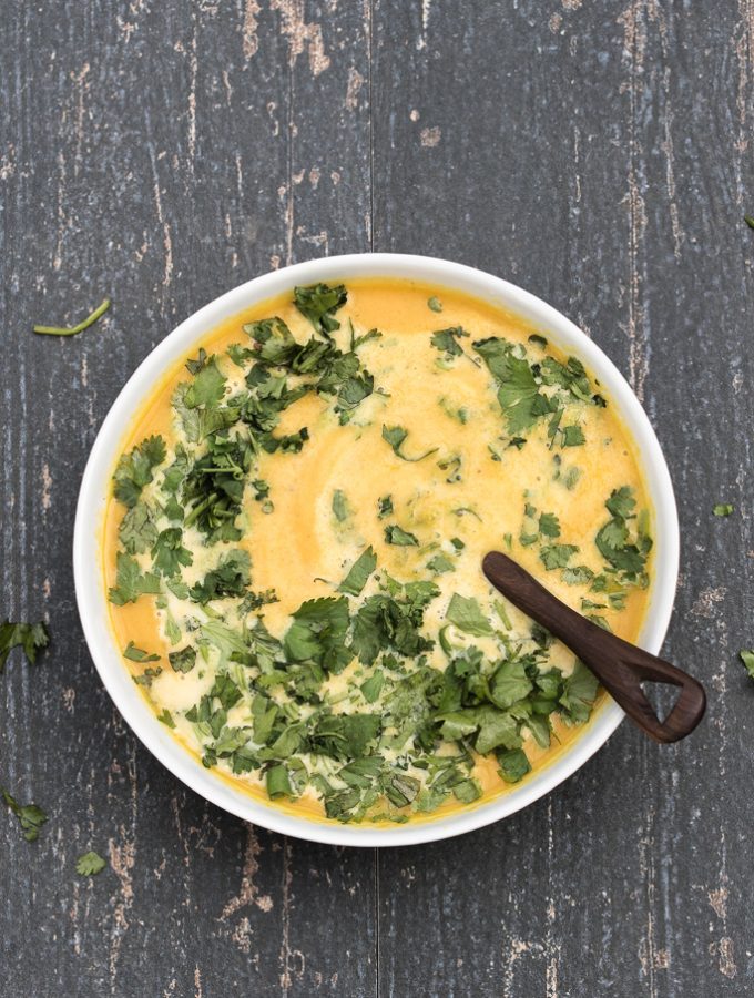 Coriander Carrot Soup Recipe Vegan Gluten-free /// VeganFamilyRecipes.com #healthy #autumn