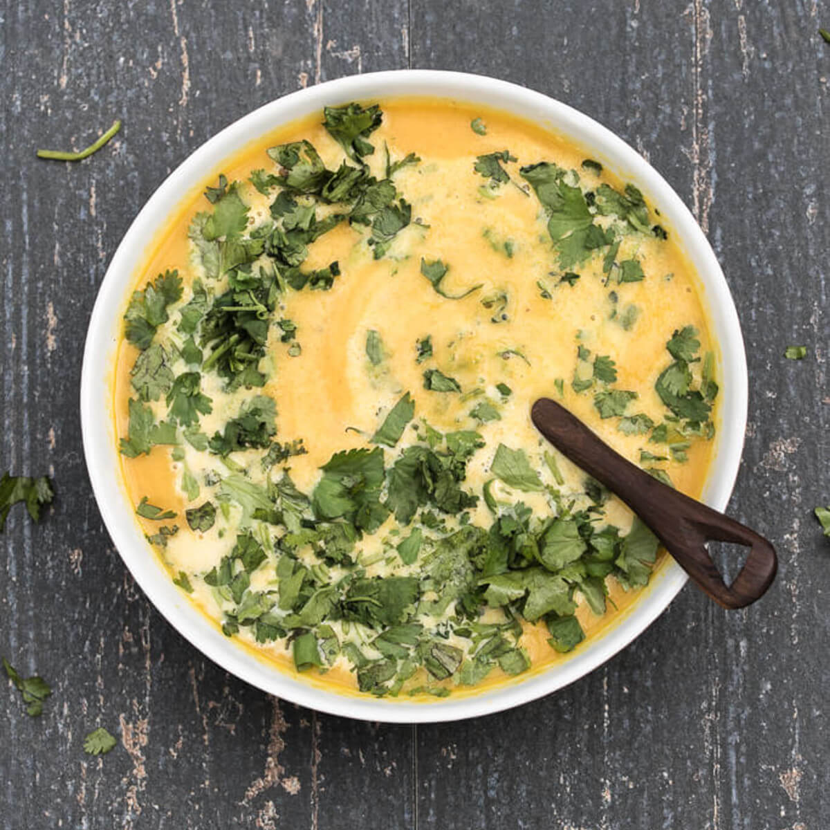 Coriander Carrot Soup Recipe Vegan Gluten-free /// VeganFamilyRecipes.com #healthy #autumn